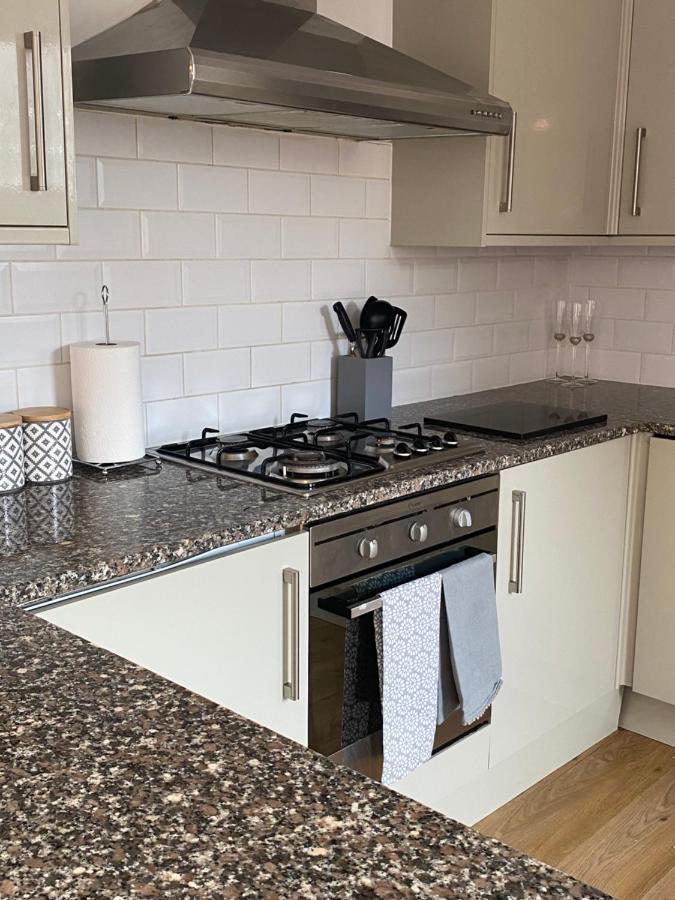 Leeds Townhouse With Private Roof Garden Sleeps 4 *