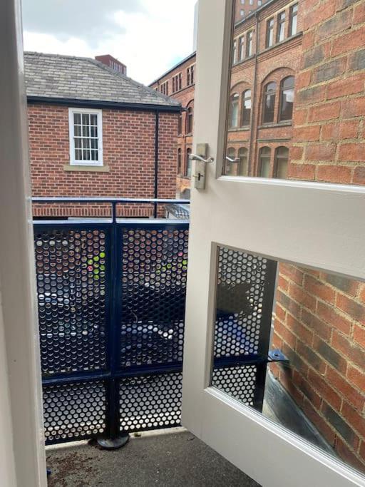 Leeds Townhouse With Private Roof Garden Sleeps 4 *