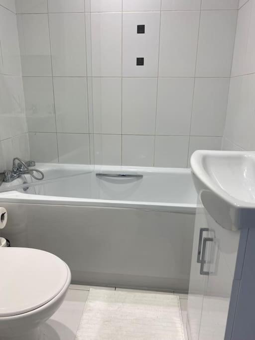 Апартаменты Leeds Townhouse With Private Roof Garden Sleeps 4 *