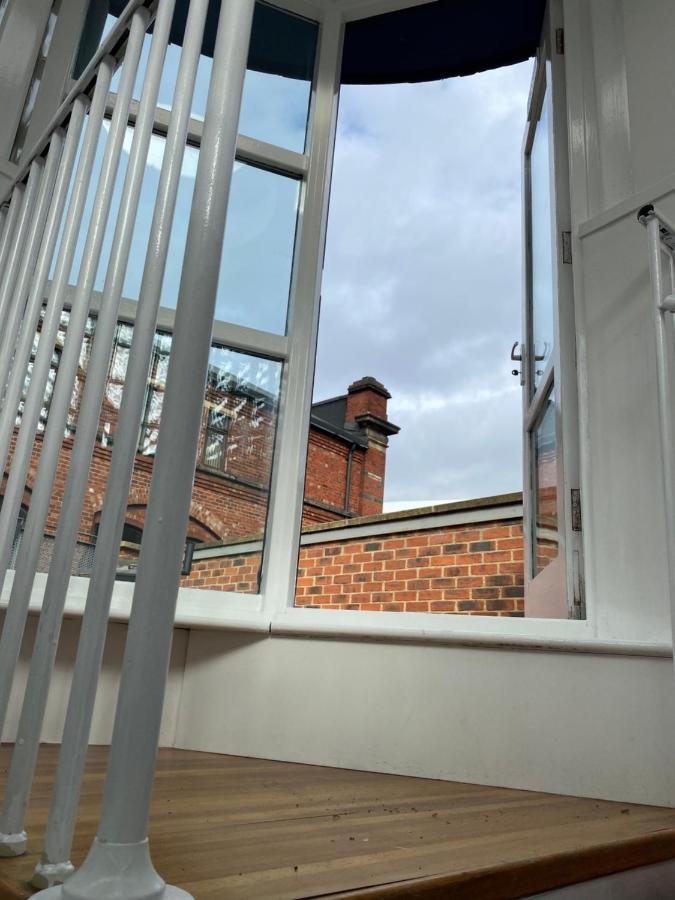 Leeds Townhouse With Private Roof Garden Sleeps 4 Апартаменты