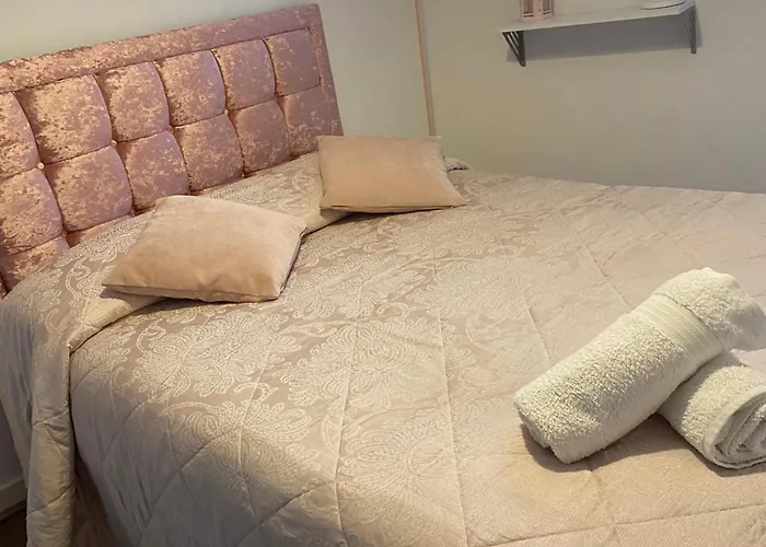 Central Leeds Townhouse With Private Roof Garden Sleeps 4